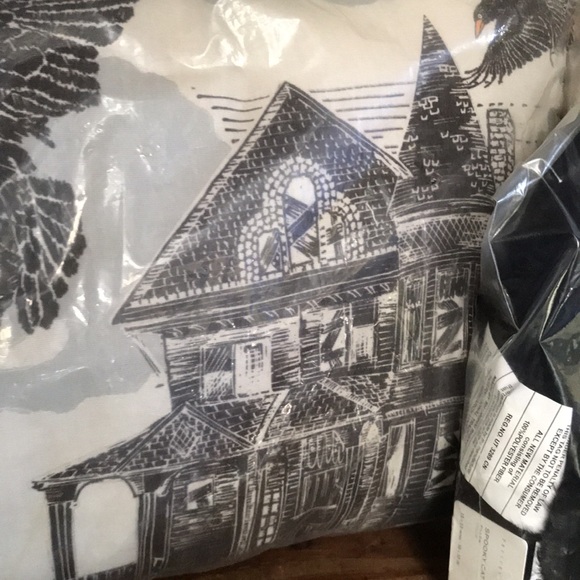 Pottery Barn Haunted House with Crows Lumbar Pillow BNWT RARE - Picture 4 of 10
